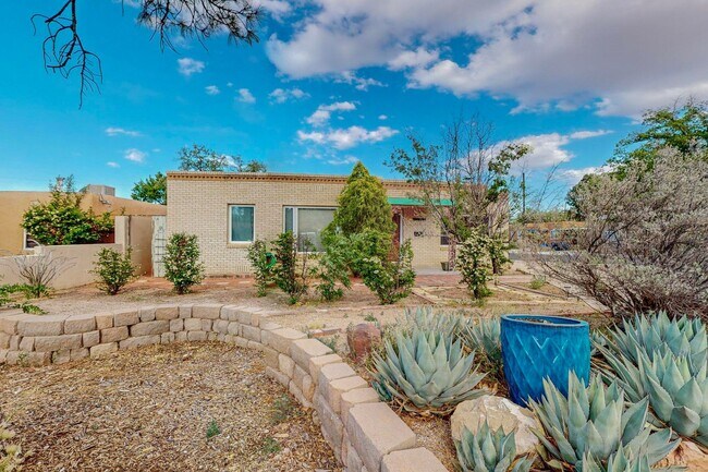 Building Photo - 1314SF Ridgecrest Brick 2 Bedroom  1 Bath ...
