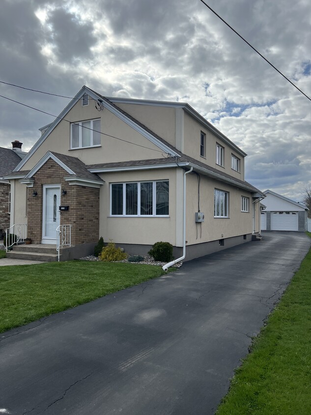 Foto principal - 1220 Kossuth Ave