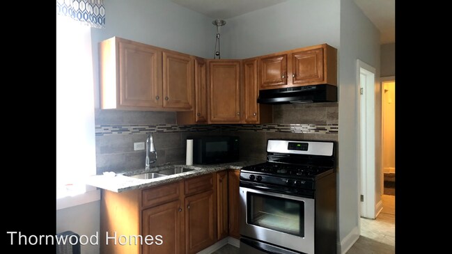 Building Photo - 4 br, 1.5 bath House - 1024 W. 87th St.