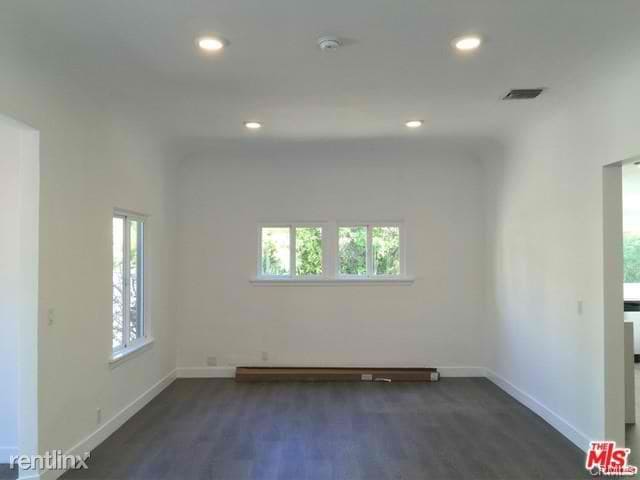 Building Photo - 8538 W West Knoll Dr