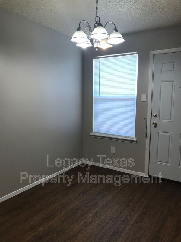 Foto del edificio - 1409 Courtney Pl