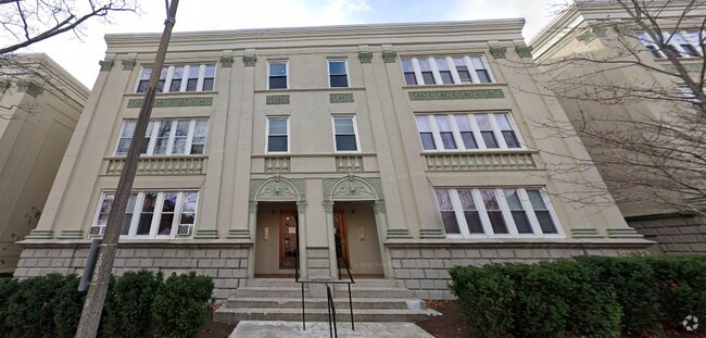 Building Photo - 72 Egmont St