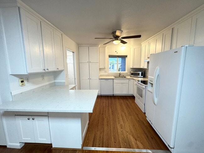 Building Photo - Great shape Jensen Tract Single Family Home in Livermore ADA Compliant