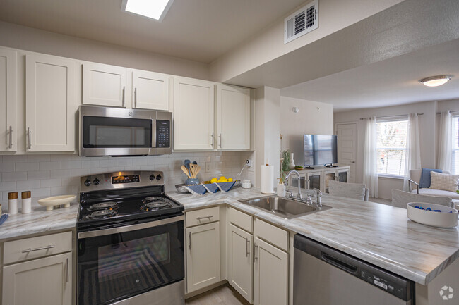 2BR, 2BA - 1008SF - Kitchen - The Ridge @ 66