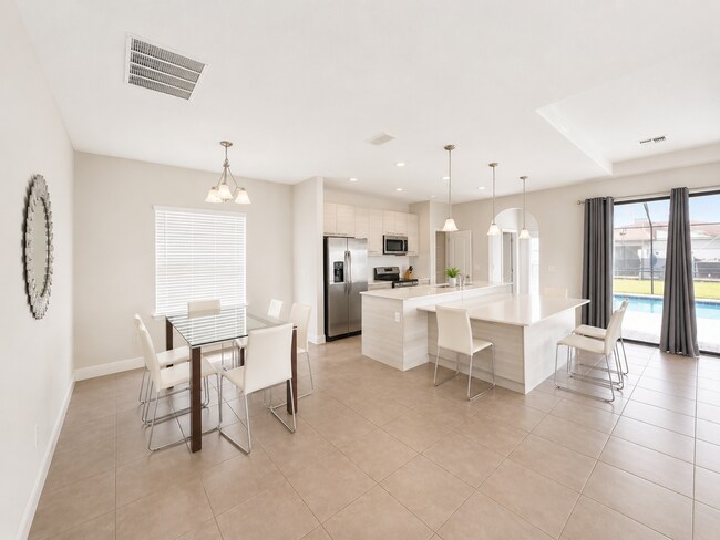 Building Photo - Expansive 6-Bed, 6.5-Bath on Angela's Avenue – Your Perfect Haines City Haven!