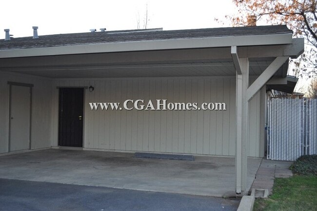Building Photo - 605 Queens Ave