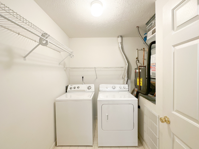 Building Photo - 8338 Glenwillow Ln