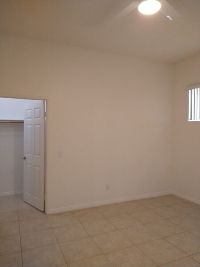 Building Photo - 78901 Ave 42