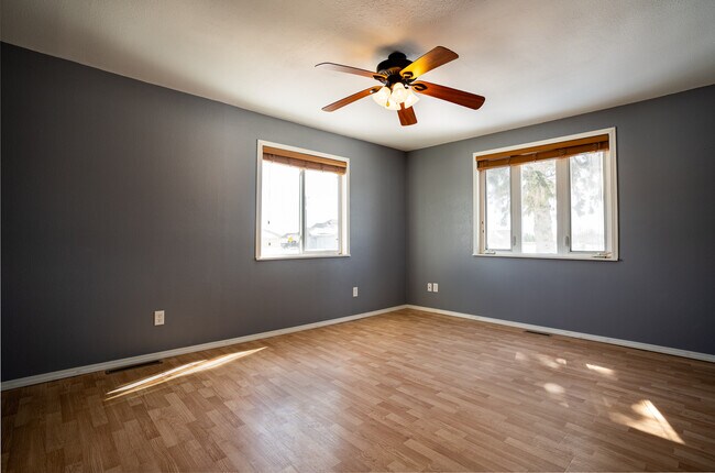 Foto del edificio - 819 11th Ave SE