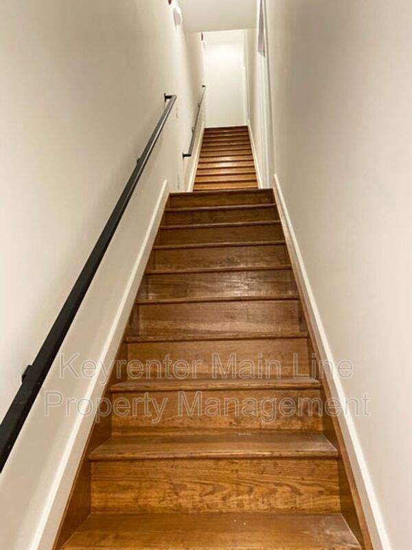 Building Photo - 725 N 39th St