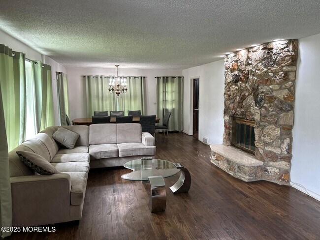 Foto del edificio - 564 Monmouth Pl