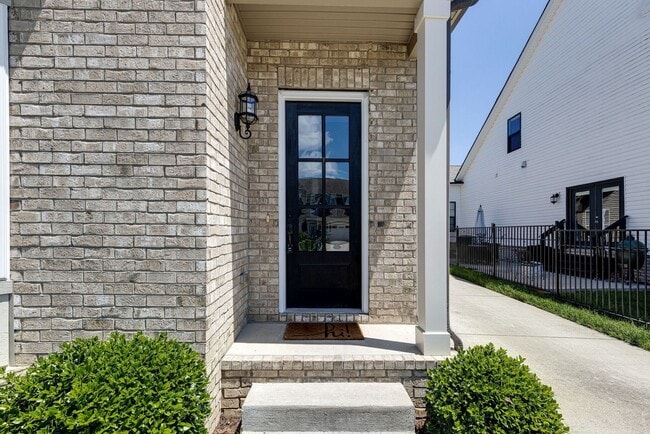 Building Photo - **Stunning 3BE/2.5BA home in a stellar nei...