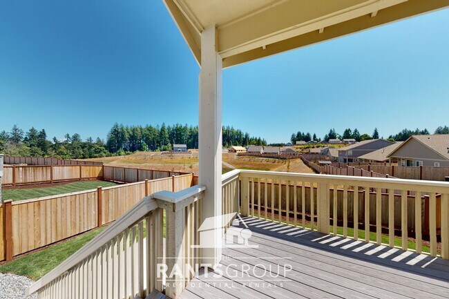 Foto del edificio - Beautiful Newer Home! Easy I5 access!