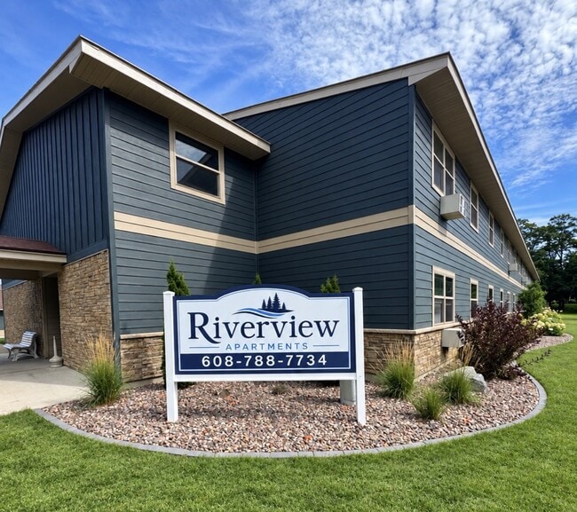 Building Photo - Riverview Apartments