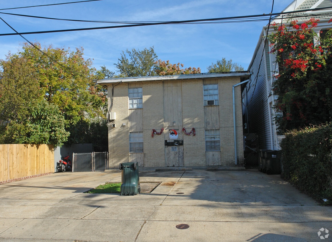 Building Photo - 1425 Terpsichore St
