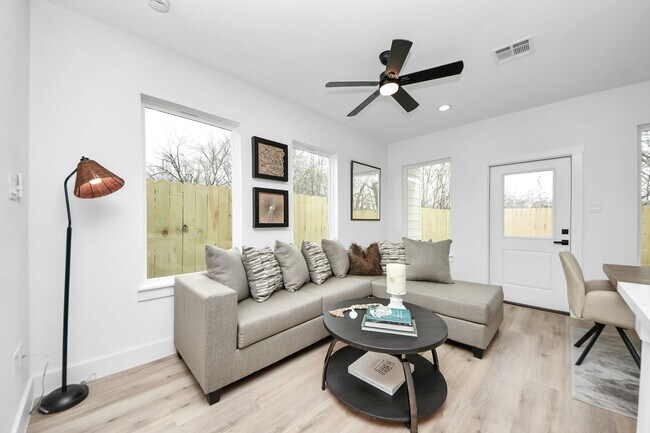 Foto del edificio - 9028 Scott St