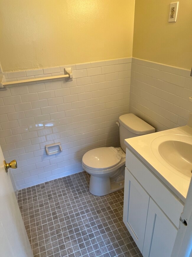Building Photo - Belmont Village Apartments