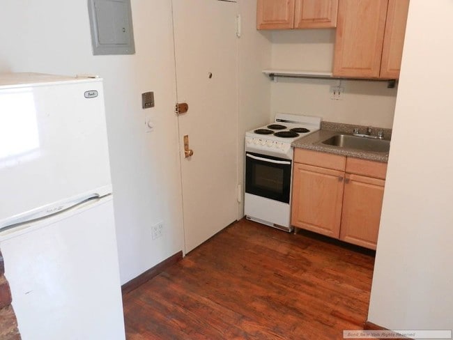 Building Photo - 328 W 44th St