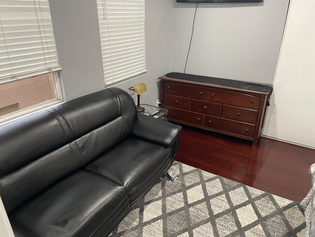 Foto del edificio - 16868 Ridge Cliff Dr