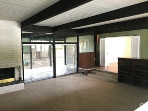 Building Photo - 567 Ronda Dr