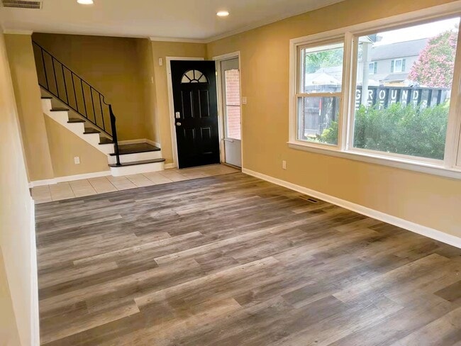 Building Photo - 520 Williamsburg Rd