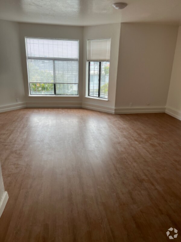 Ingleside Heights Apartments for Rent with Hardwood Floors San