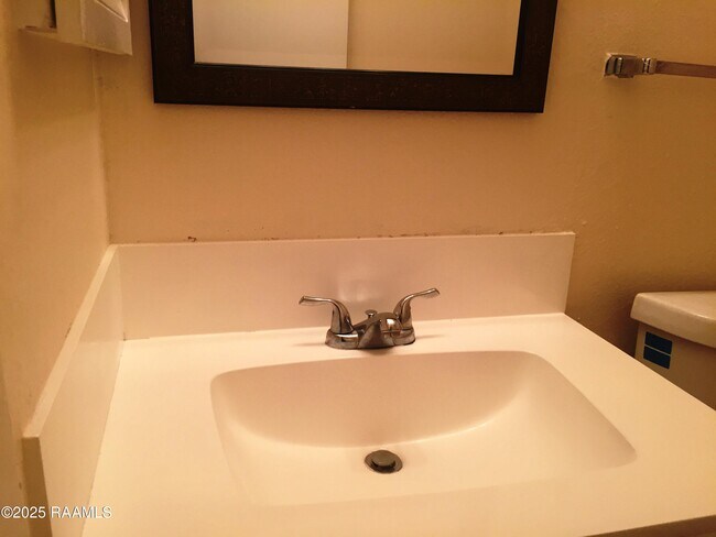 Foto del edificio - 37 Larkspur Ln