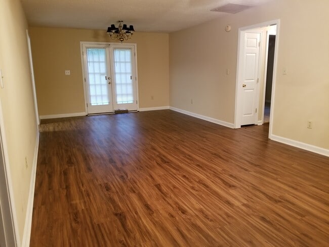 Building Photo - Cute 3/2 in Cedar Creek