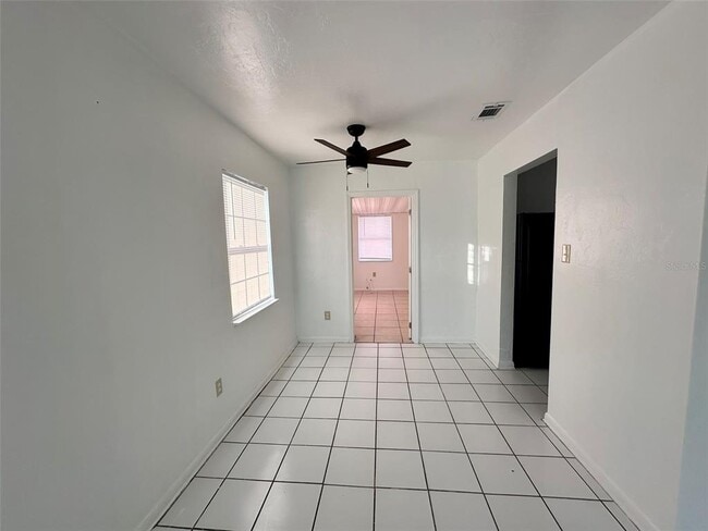 Foto del edificio - 6025 Deming Ave