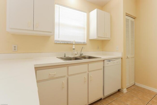 Foto del edificio - JUST REDUCED!!! 3/2 HOME IN LEHIGH ACRES!!!