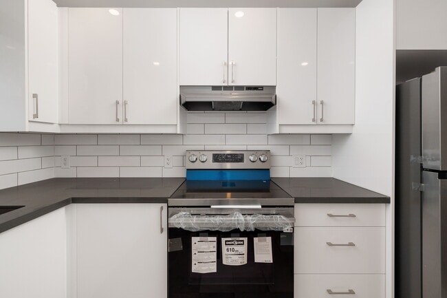 Building Photo - 83 Wilson St