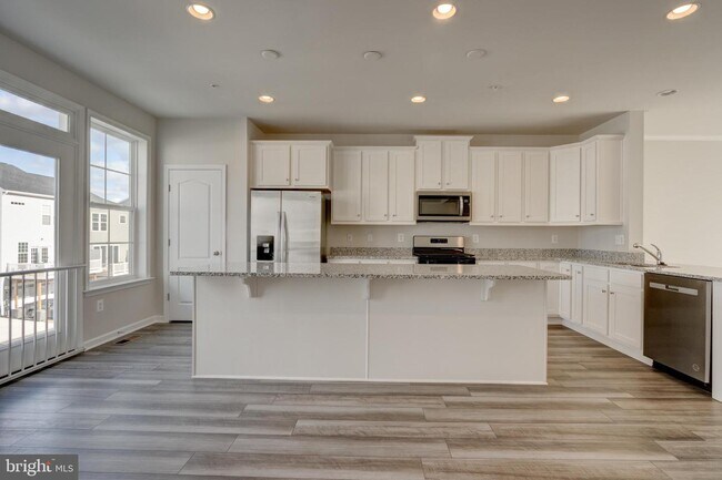 Building Photo - 1017 Flester Ln