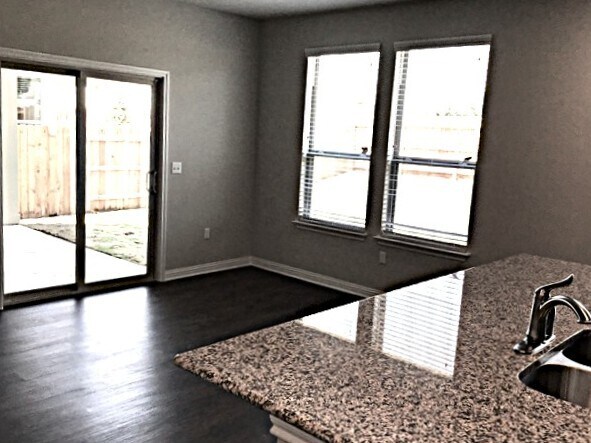 Foto del edificio - 5813 Gerard Dr