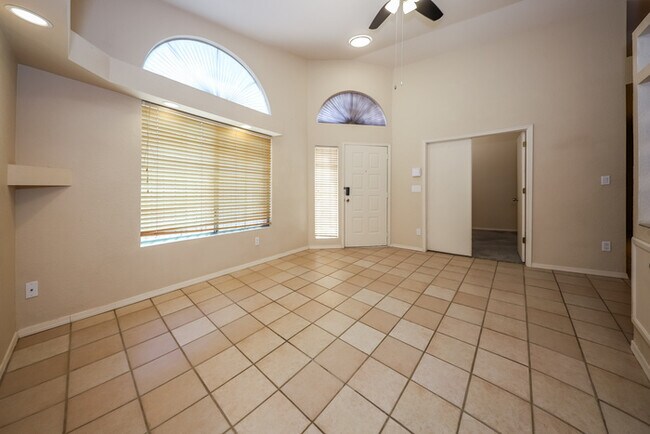 Building Photo - 3080 W Placita De La Roseta