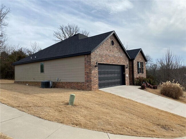 Foto del edificio - 108 S Woodsprings Dr