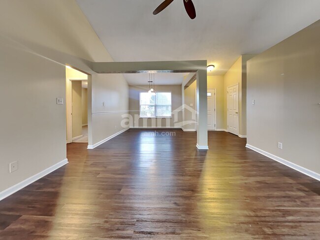 Foto del edificio - 8676 Sweetbriar Ct