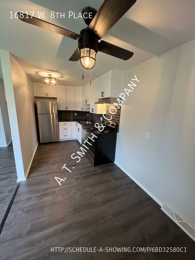Foto del edificio - 16817 W 8th Pl
