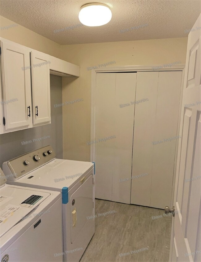 Building Photo - 804B S Okaw