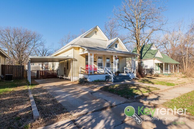 Foto del edificio - N Jefferson Duplex