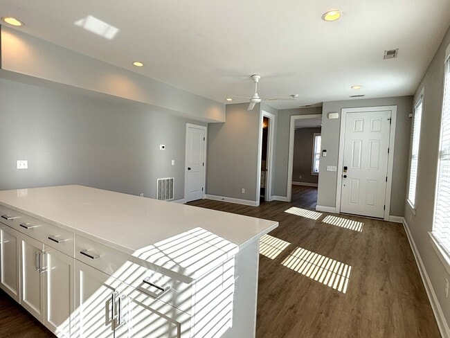 Building Photo - 9 Hanover St