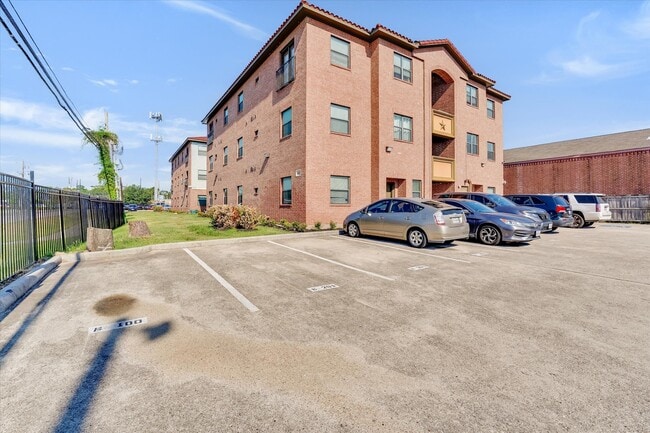 Building Photo - 10102 Neuens Rd