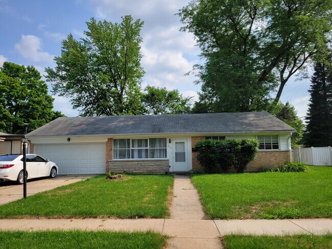 Building Photo - 4011 Buckingham Dr