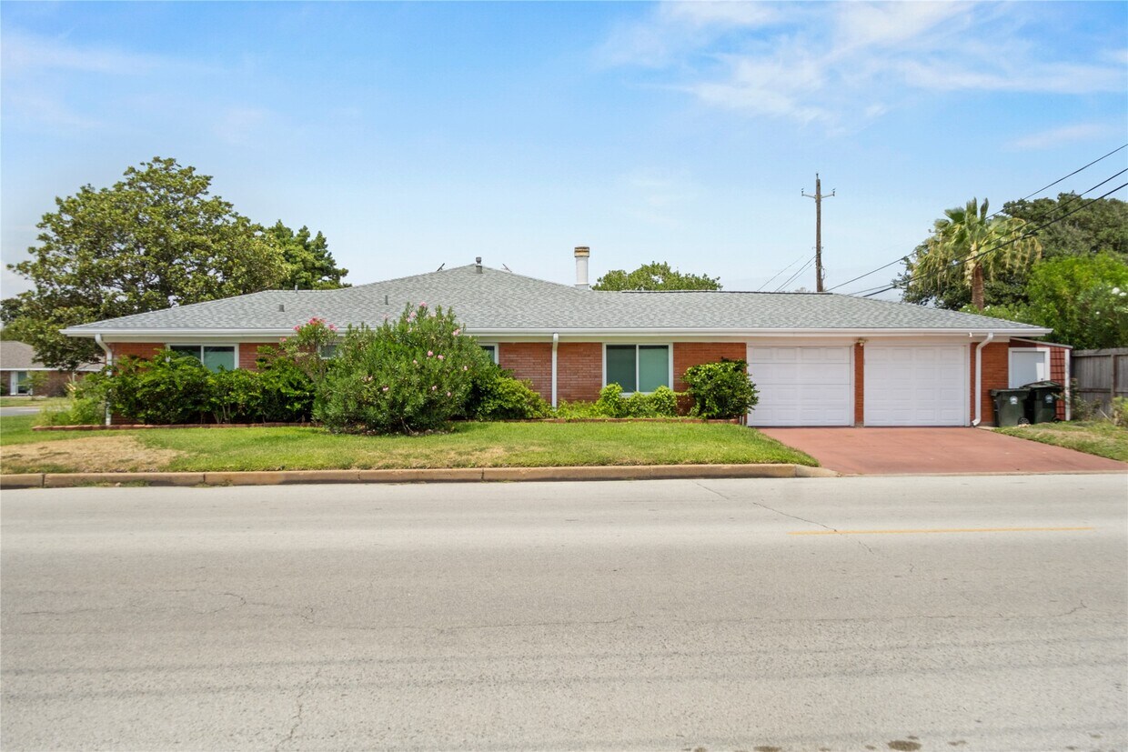 Foto principal - 2824 Palm Cir E