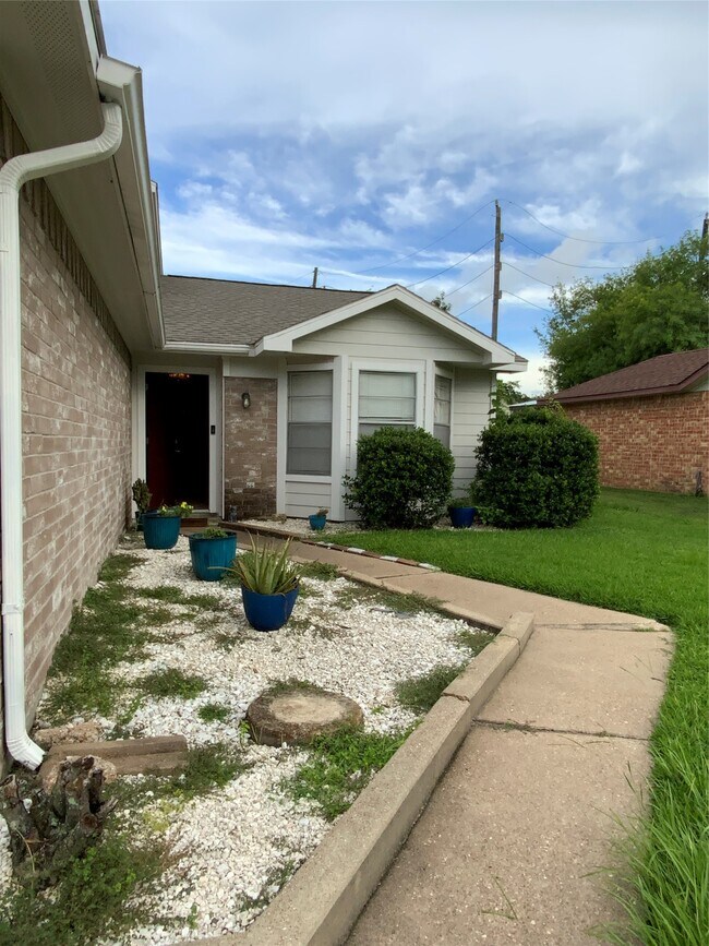 Foto del edificio - 5027 Kleinway Dr