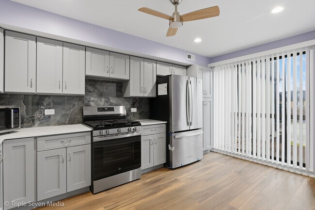 Foto del edificio - 777 E Golfview Dr