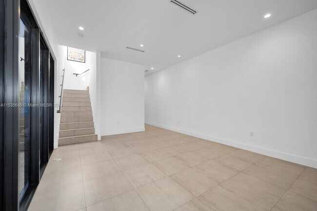 Building Photo - 3152 Hibiscus St