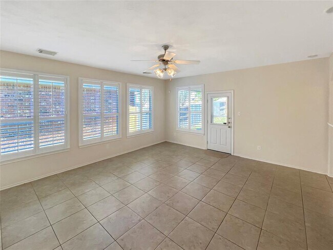 Foto del edificio - 21910 Whispering Daisy Ct