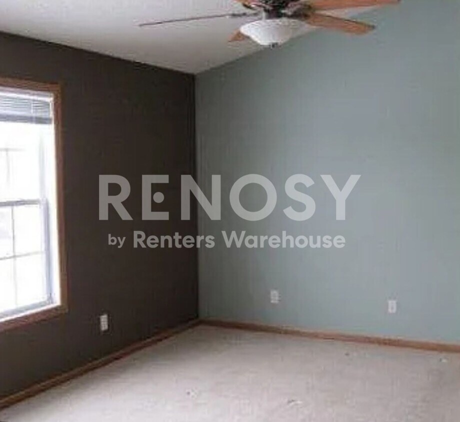Building Photo - Available August 1st - this 2 bedroom, 1.5 bath townhome in Rosemount!