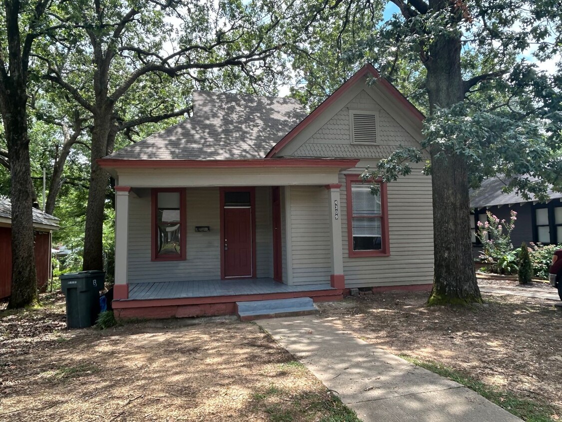 Primary Photo - 5 bedroom 1.5 bath