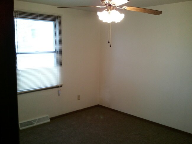 Building Photo - 933 Shea Ave